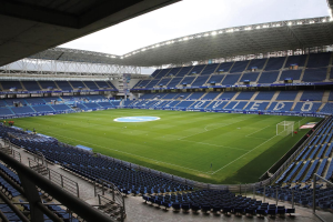 Rasen-WG in Koblenz: Menschenmassen am Oberwerth-Stadion halten an