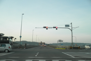 Fahrer in Offenbach fährt betrunken in eine Ampel