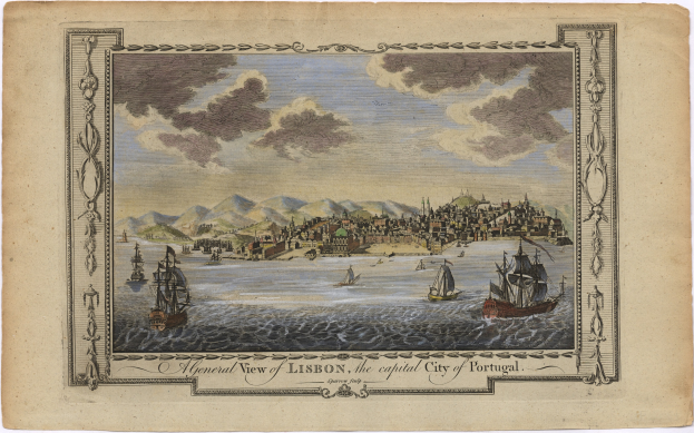 Blick auf Lissabon, Portugal, mit Booten auf dem Wasser, Gebäuden, Hügeln und einem bewölkten Himmel, mit Text unten.