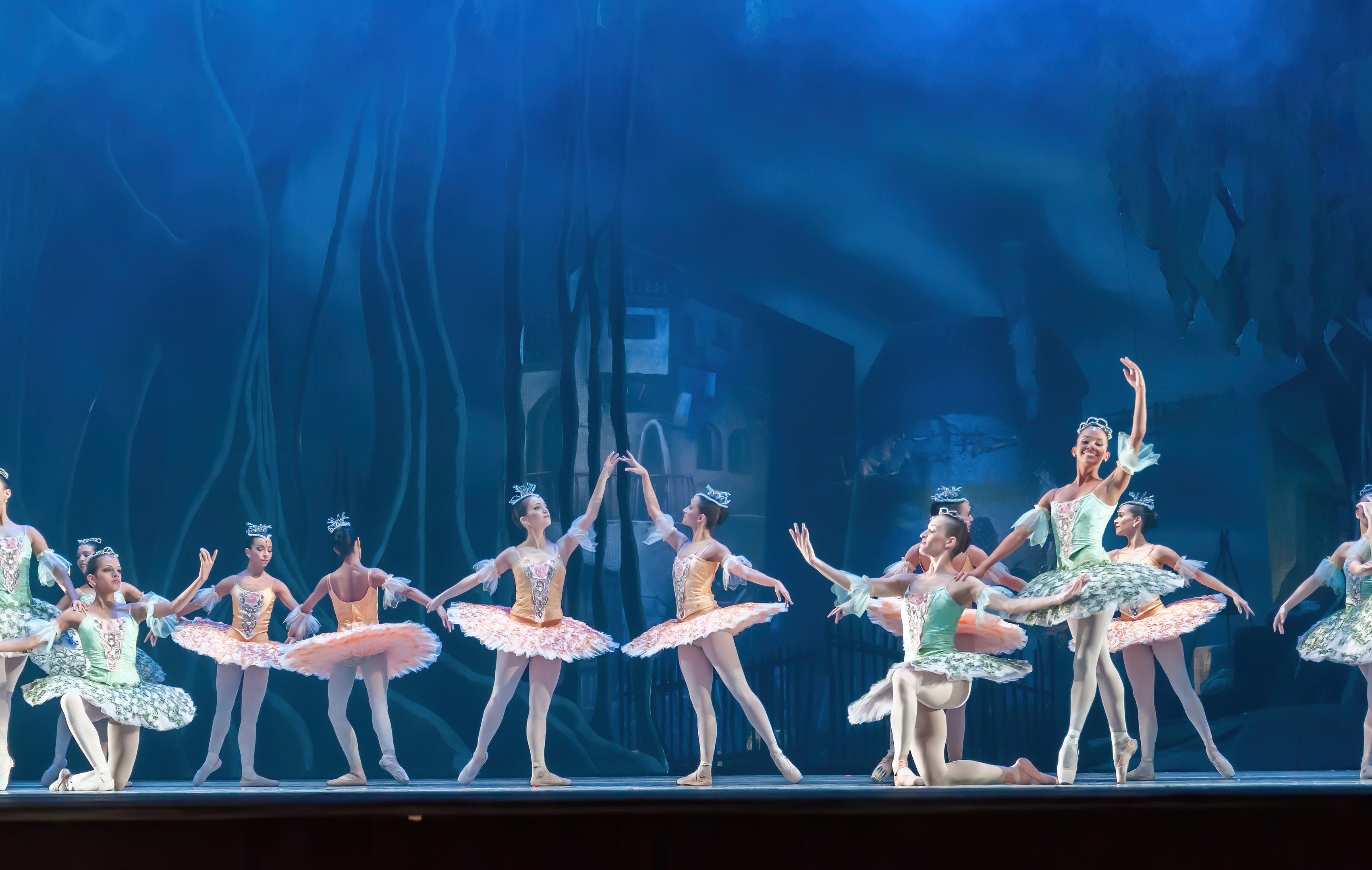 "Theater of Estrada Song" des Zentrums für Ästhetische Erziehung von Kindern der Nizhny-Novgorod-Region wird vor der Vorstellung des "Nussknackers" im Nizhny-Novgorod-TYUZ am 1. Juni auftreten
