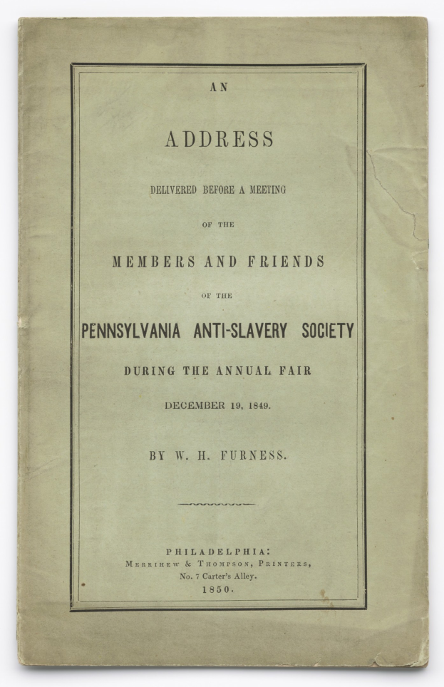 Ein Buch mit dem Titel 'Eine Ansprache vor einer Versammlung der Mitglieder und Freunde der Pennsylvania Anti-Slavery Society während der jährlichen Messe' ist aufgeschlagen.