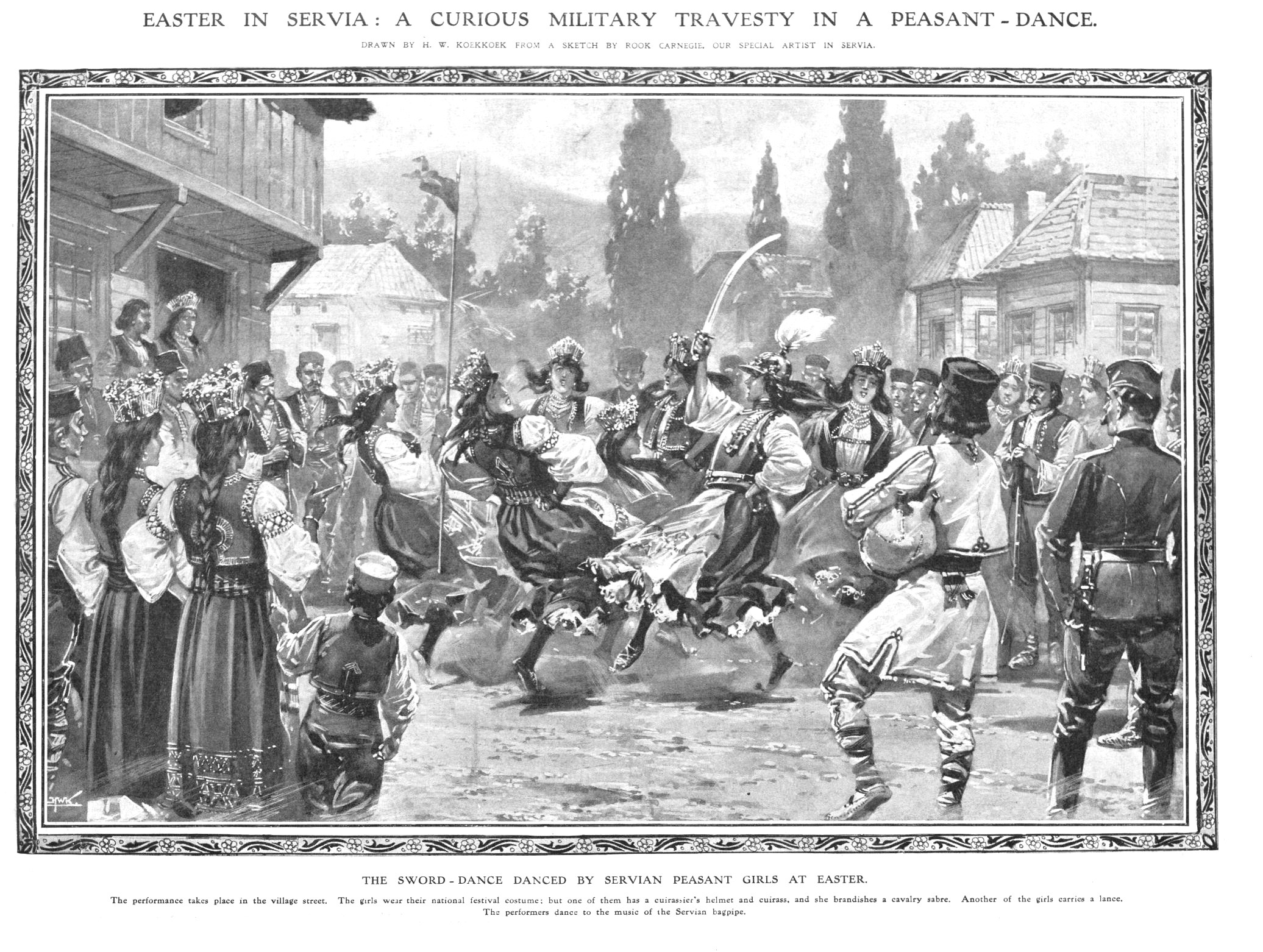 Schwarz-weißes Bild einer Gruppe von Menschen, die vor einer Menge tanzen, mit Häusern und Bäumen im Hintergrund und einem Text unten, der "Ostersonntag in Servia: Eine kuriose militärische Travestie in einem Bauerntanz" lautet.