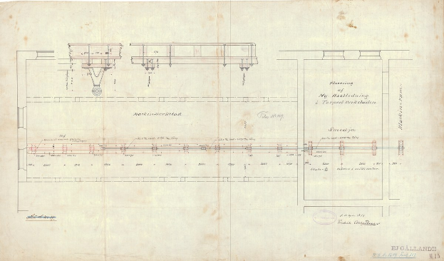 Detailgenauer Eisenbahnschienenplan auf Papier mit beschrifteten Komponenten, einschließlich Schienen und Lokomotiven, begleitet von erklärendem Text.