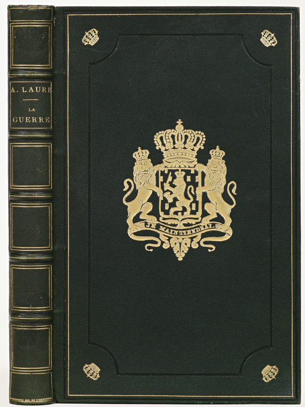 Schwarzes Gesetzbuch mit goldenem Krone auf Cover, weißer Hintergrund.