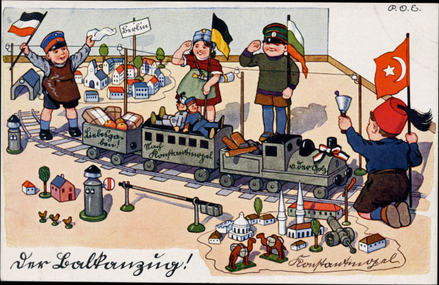 Kinder spielen mit einem Spielzeugrennzug auf einem Bahngeleise in einer Wohnsiedlung mit Häusern und Bäumen, Text unten.