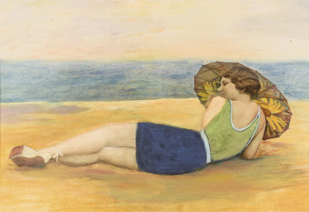 Gemälde einer Frau, die auf einem Strand liegt und eine grüne Bluse und blaue Shorts trägt, mit einem Schirm, mit dem Titel "Frau am Strand" von Julia Withers, 1892.