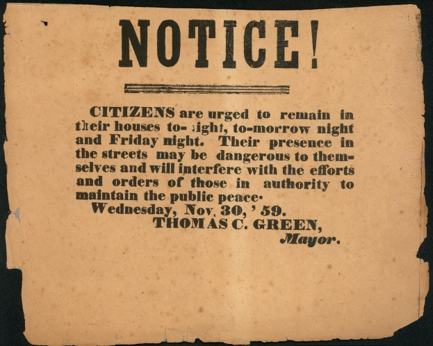 Mitteilung von Thomas C. Green, Bürgermeister von New York City, auf schwarzem Hintergrund, die Bürger auffordert, während bestimmter Nächte zu Hause zu bleiben.