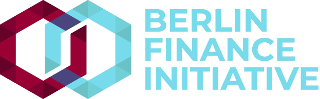 Logo der Berliner Finanzinitiative mit einem blauen Kreis mit weißer Umrandung und einem weißen 'B' in der Mitte, umgeben von einem weißen Ring mit einem blau-weißen Karomuster, alles auf einem weißen Hintergrund.