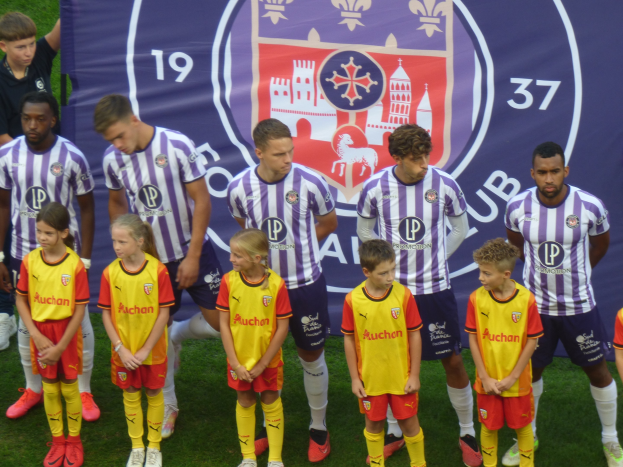 700 Kinder beim Finale der SC Freiburg-Schulschulliga