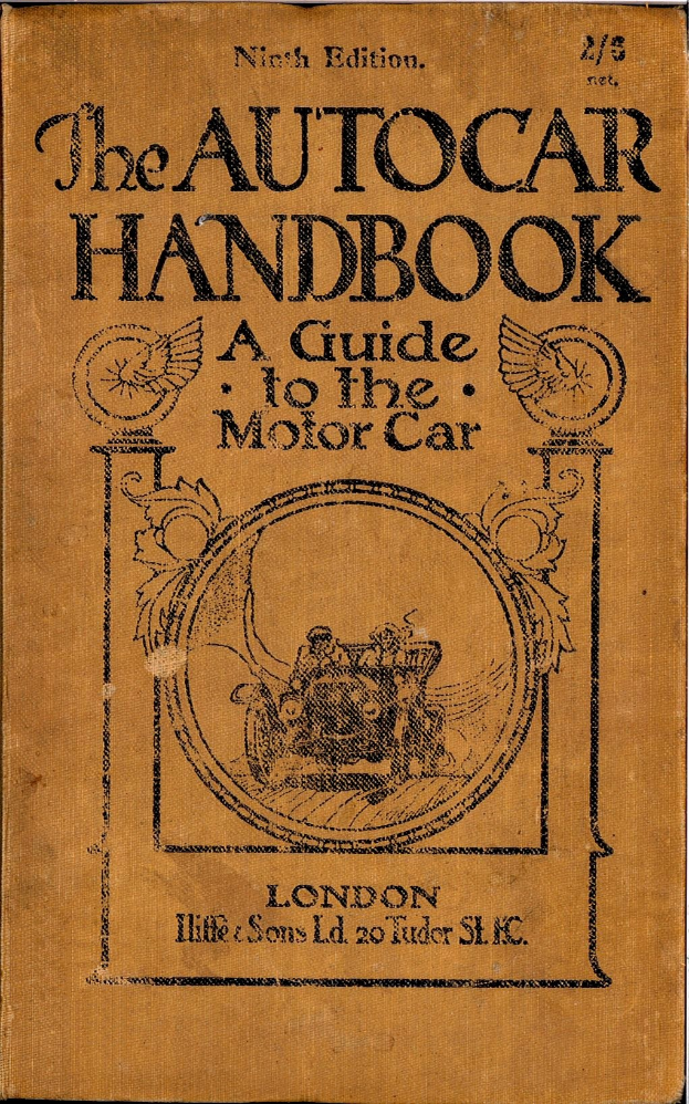 Altes Buch mit dem Titel "The Autocar Handbook: A Guide to the Motor Car" mit hellblauem Einband und weißer Schrift, zeigt Zeichen von Abnutzung auf einer weißen Oberfläche.